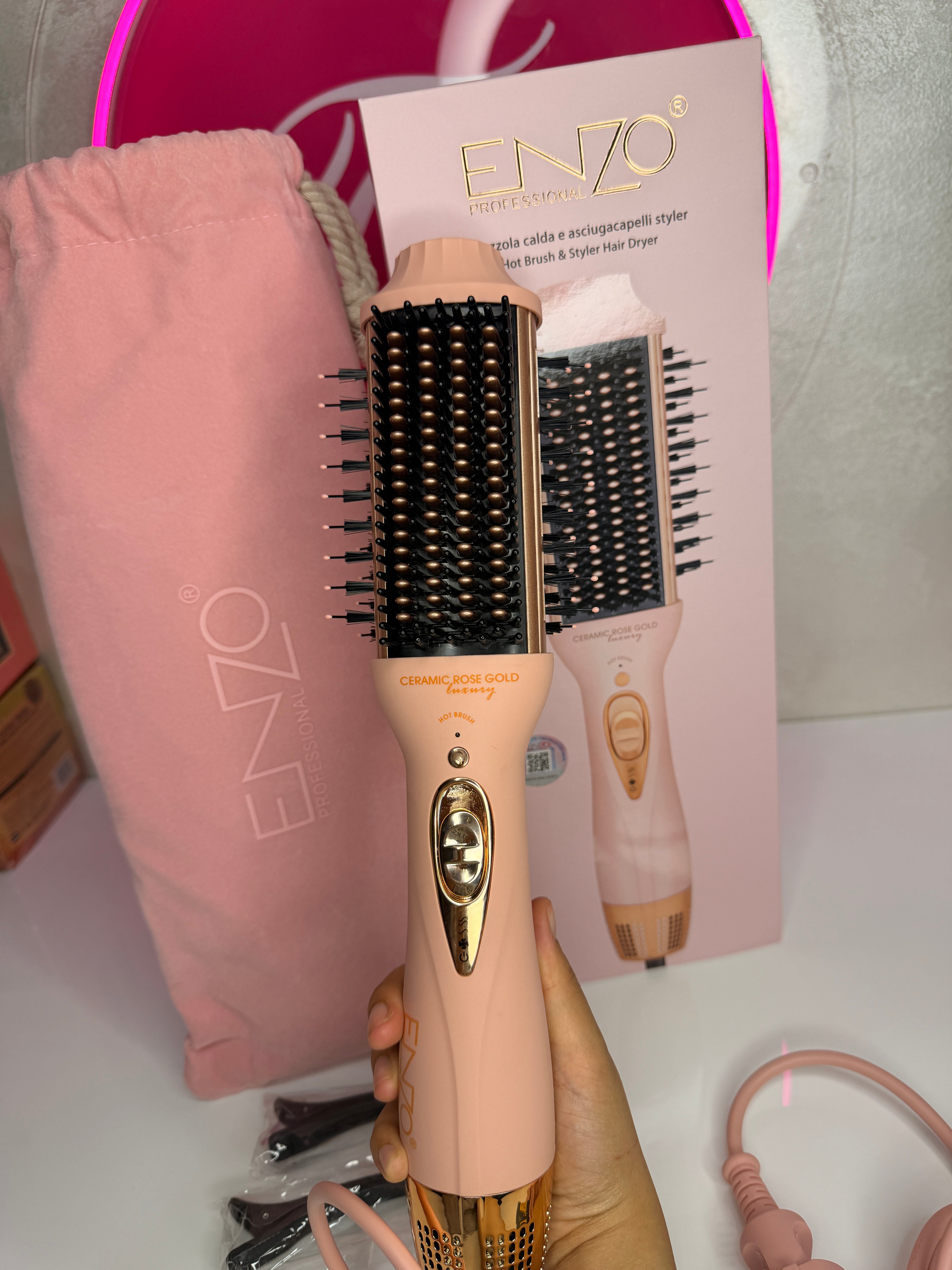 Enzo magic brush