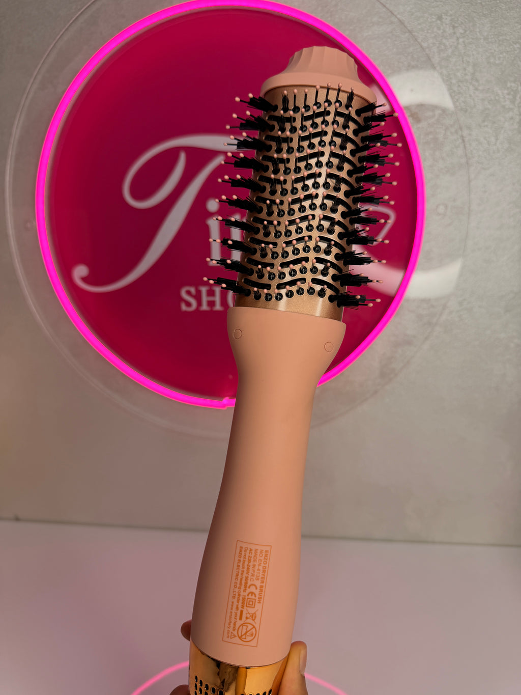Enzo magic brush