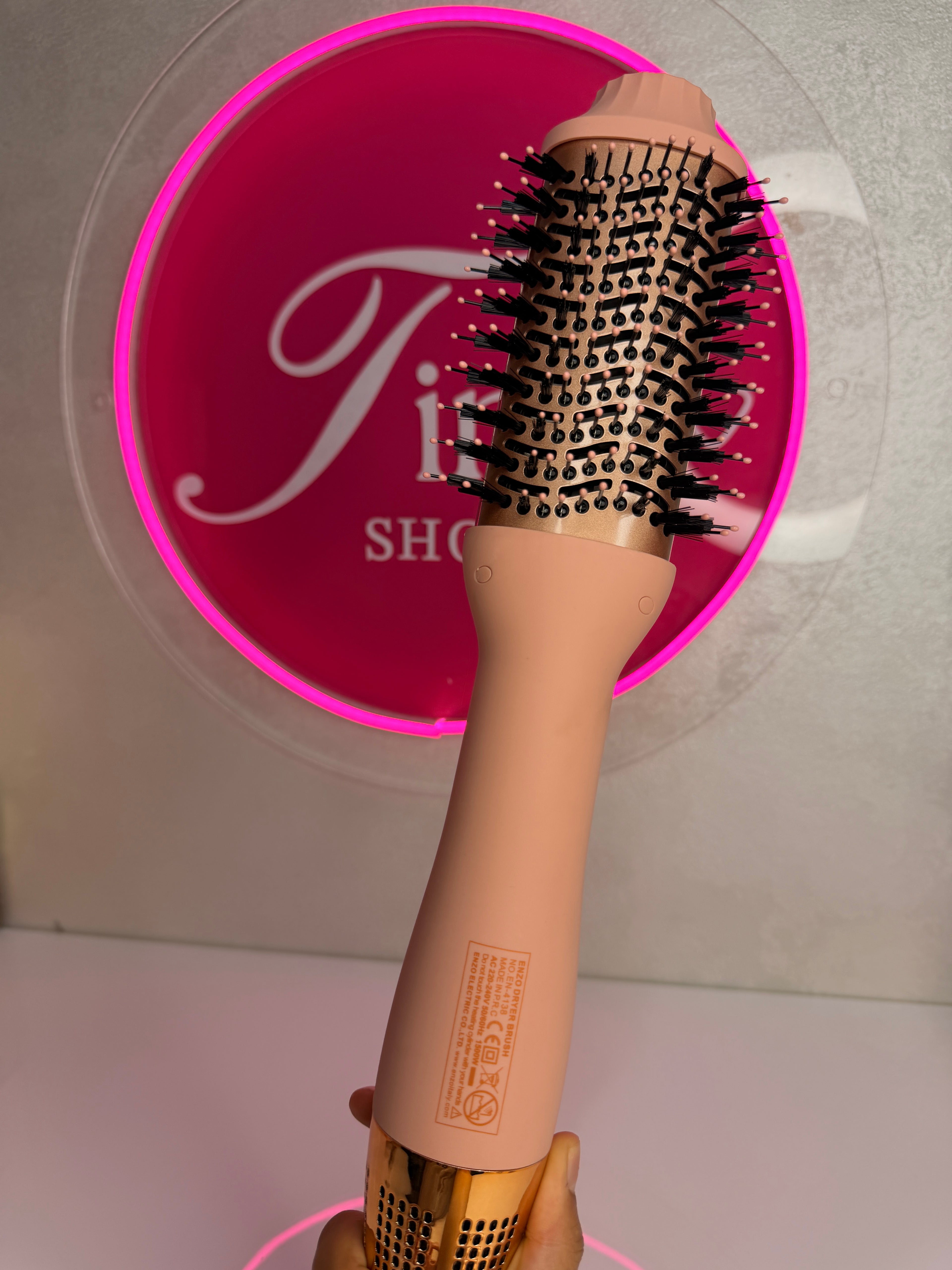 Enzo magic brush