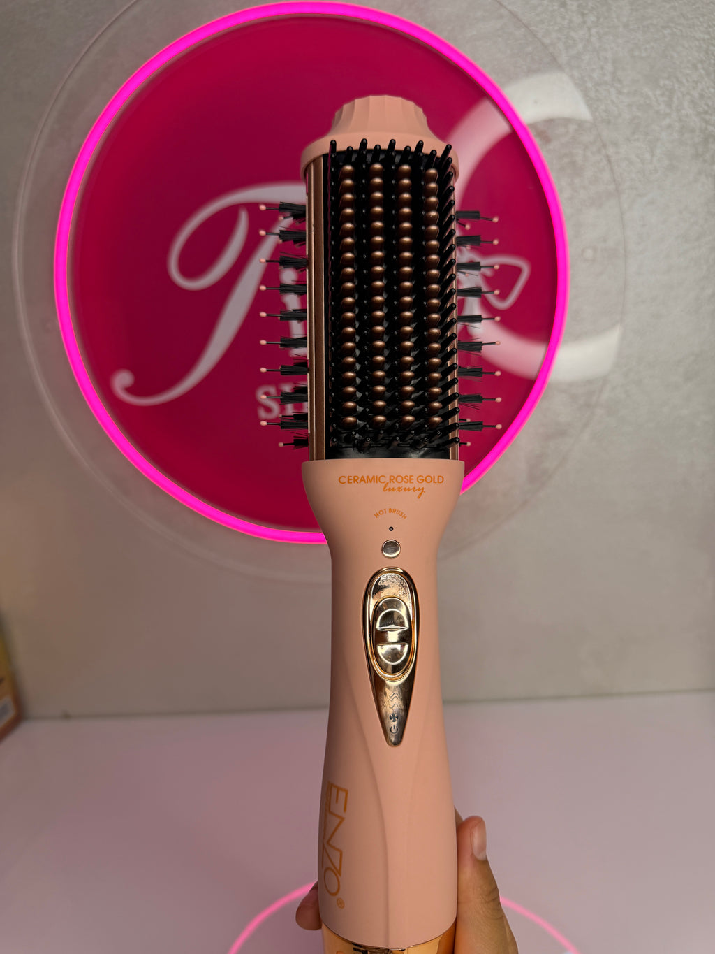 Enzo magic brush