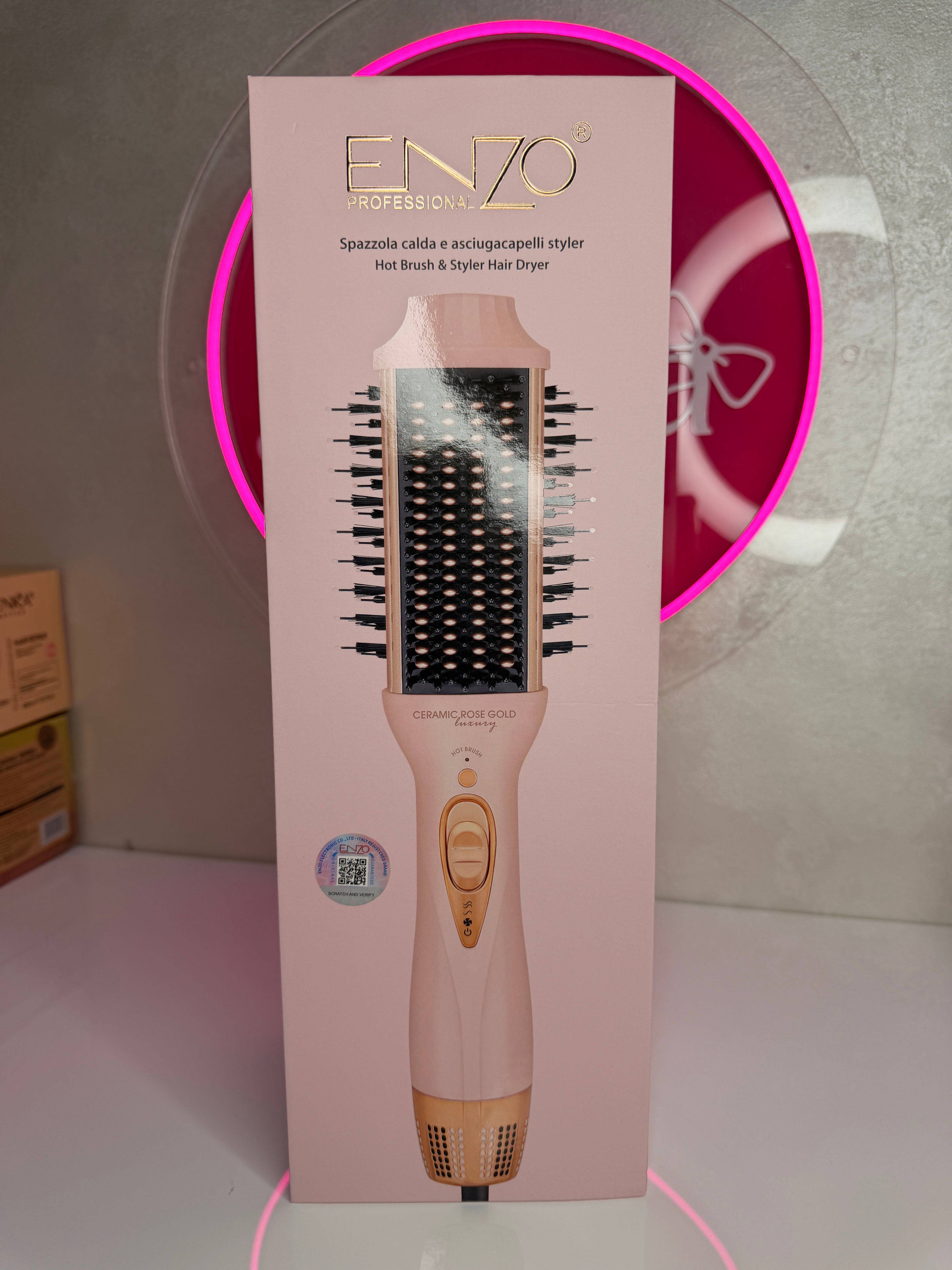 Enzo magic brush